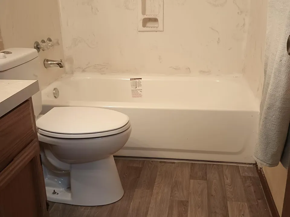 brand new flooring, Toilets And Tub