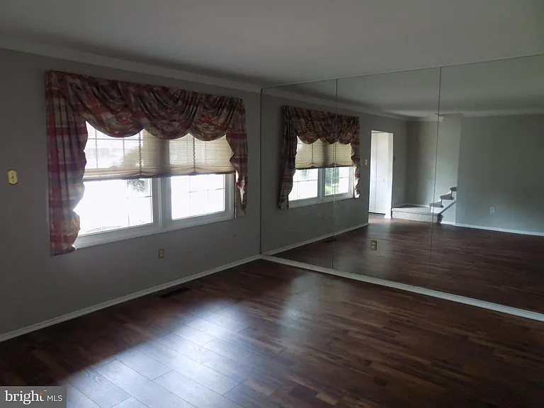 702 Towne Center Dr — Photo 3