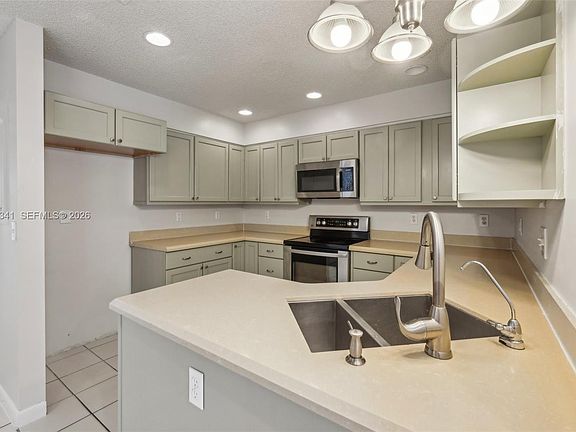 4th image of 204 N D St