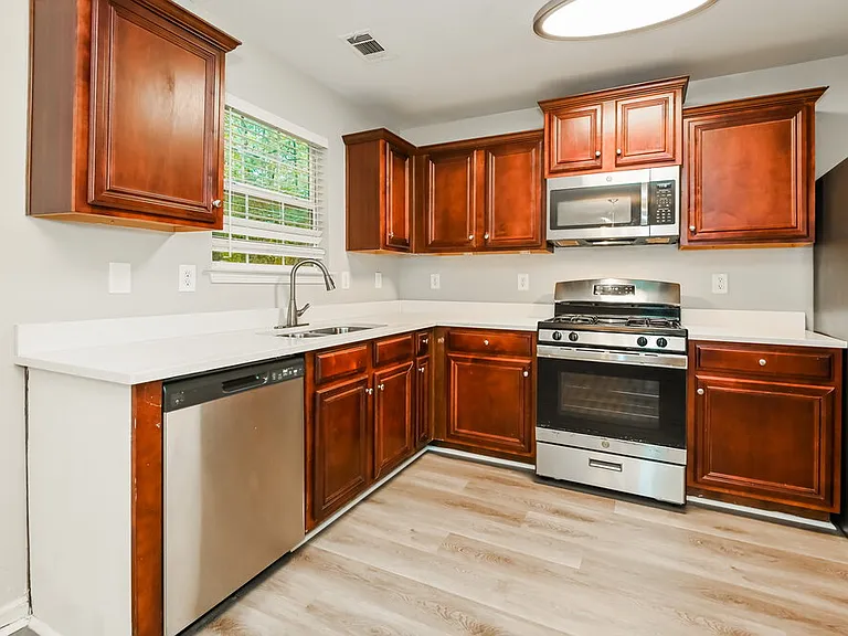 414 Hidden Creek Ct — Photo 7