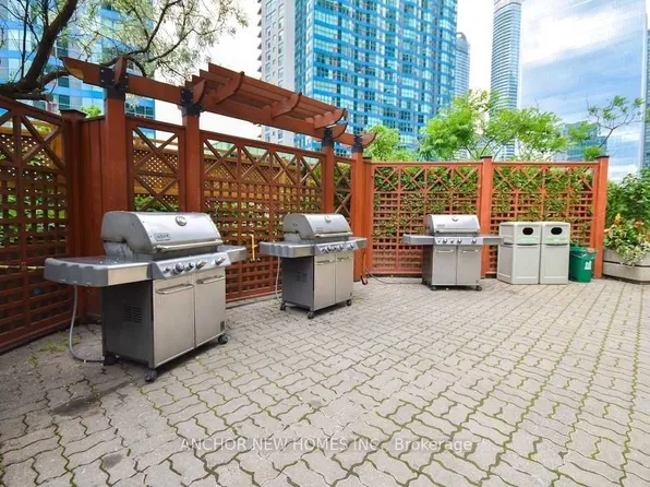 55 Harbour Sq #312, Toronto, ON M5J 2L1