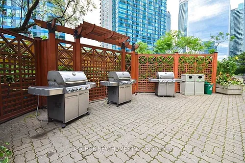 55 Harbour Sq #312 Photo 1