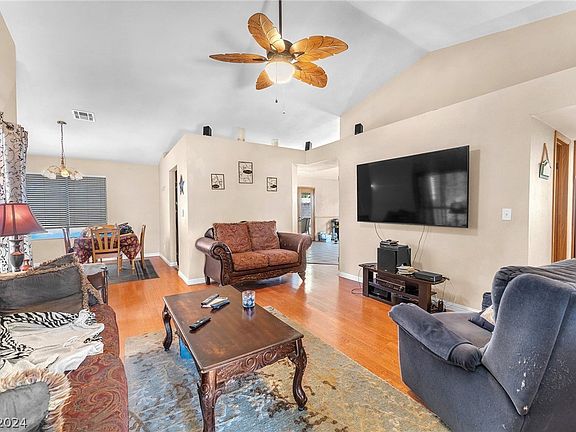 4th image of 826 Anchor Dr