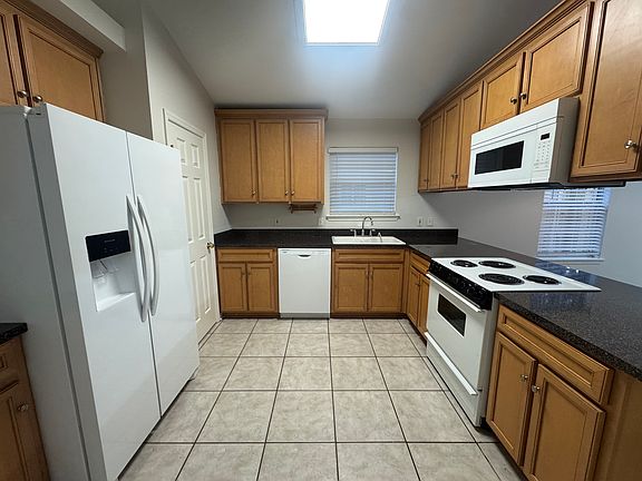 5th image of 3232 Emerson Ln