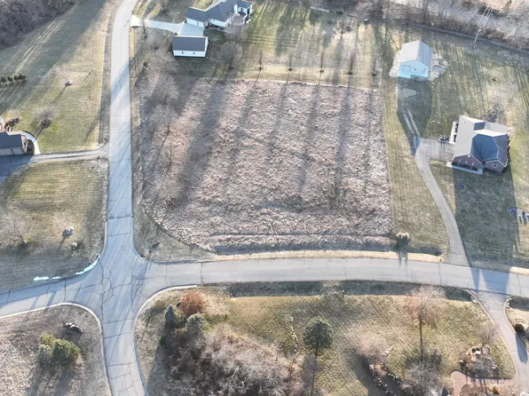 4104 Carriage Hill Dr, Metamora, MI 48455