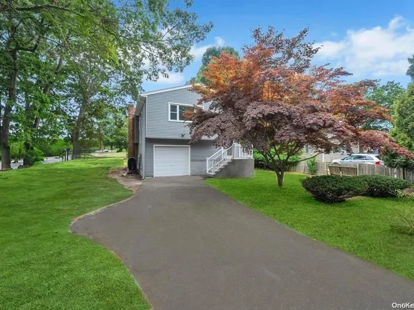 6 Meadowmere Avenue, Mastic, NY 11950