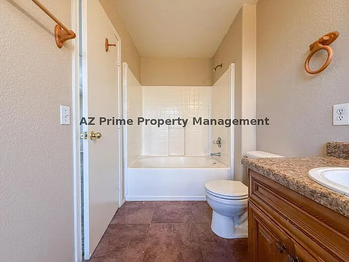583 W Racine Loop — Photo 30