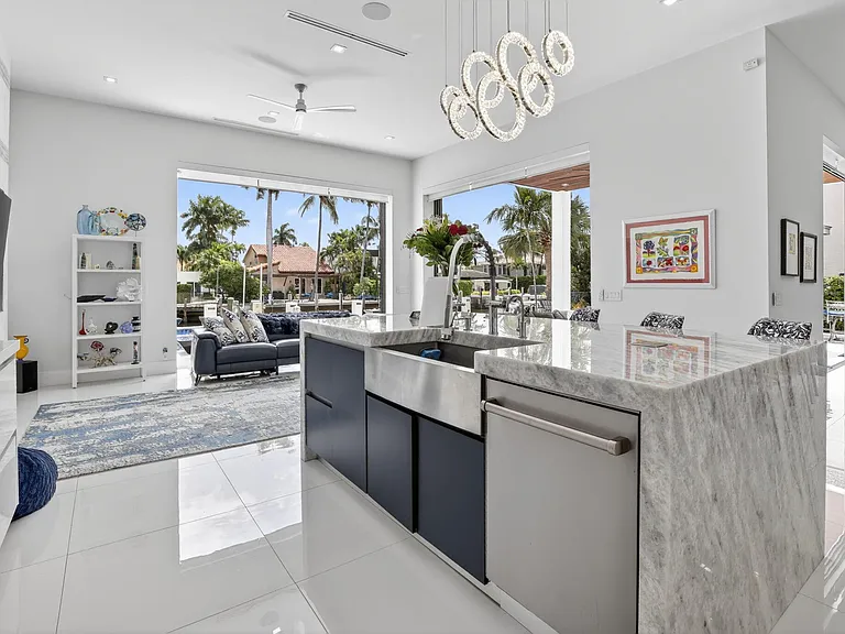 334 Isle Of Capri Dr — Photo 47