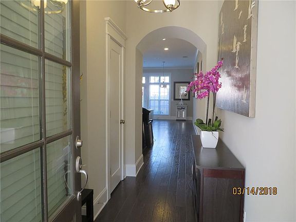 3rd image of 376 Summerhour St
