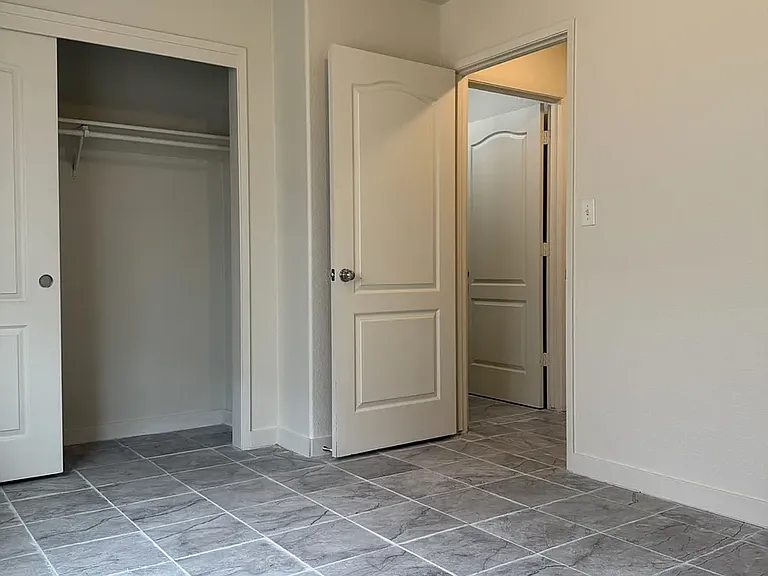 614 Barbara Ct — Photo 17