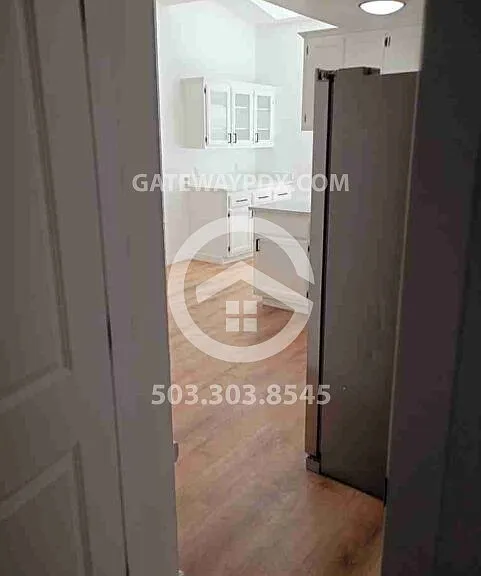 660 Monmouth St — Photo 8