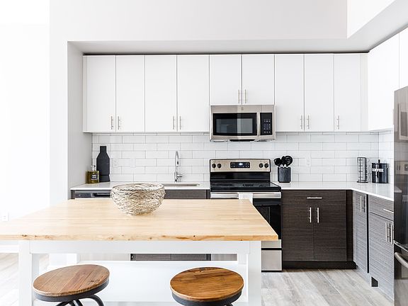 3rd image of 284 Whiton St #25