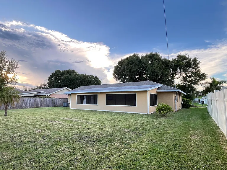 1258 SE McFarlane Ave — Photo 18