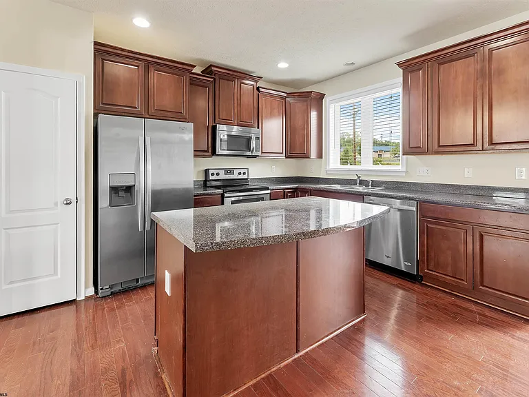 3313 Sun Ct — Photo 5