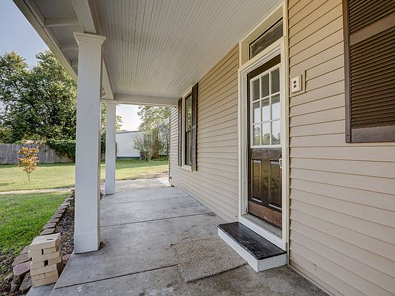 3rd image of 916 Camel Xing