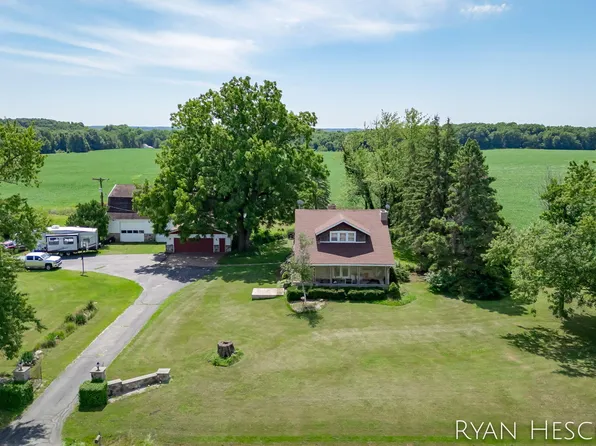 5151 Potters Rd, Saranac, MI 48881