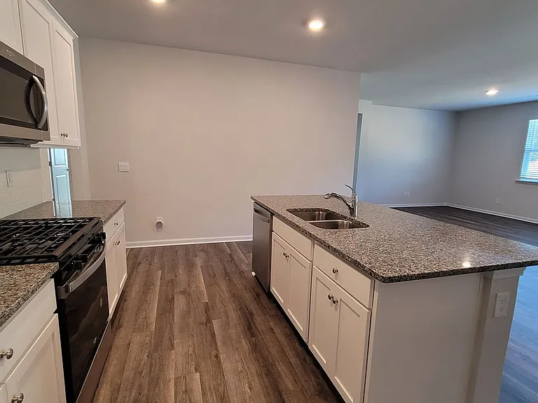 7136 Foxhollow Ln — Photo 10