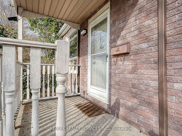 24 Norlan Ave — Photo 6