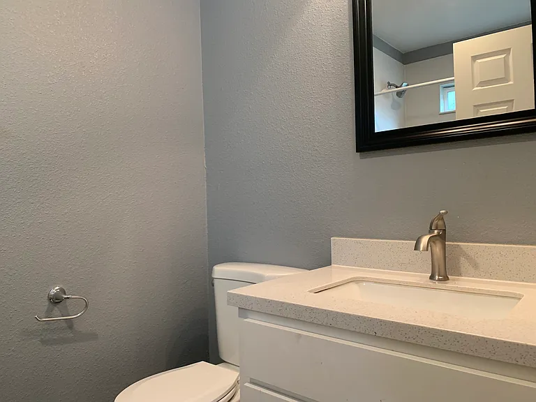 235 W South St — Photo 10