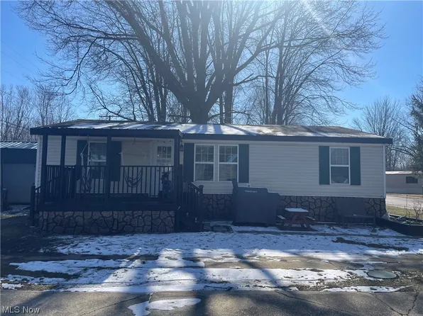 25 Cypress Blvd, Madison, OH 44057