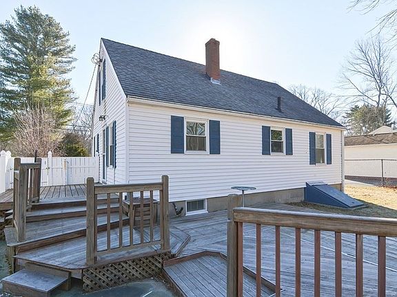 3rd image of 126 Richardson Ave