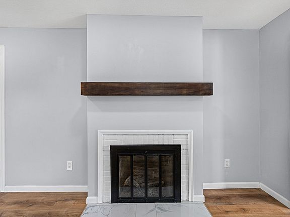 5th image of 938 Locust Ave