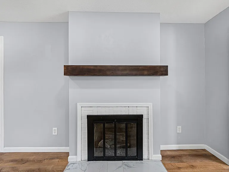 938 Locust Ave — Photo 5