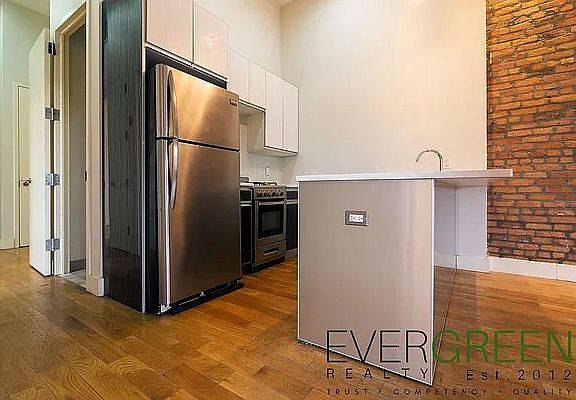 5th image of 544 Throop Ave APT 2R