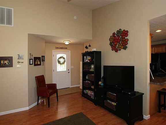 2nd image of 1913 Gaynell Dr