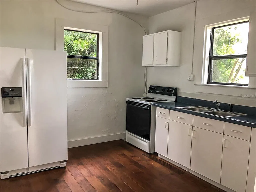 2 bed, 1.0 bath, 1126 sqft, $1,290 — Photo 2