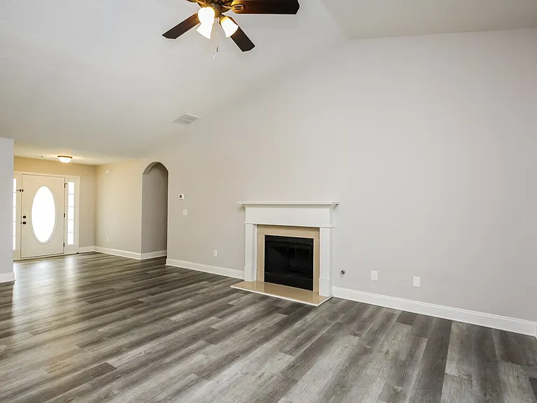 368 Embassy Dr — Photo 3