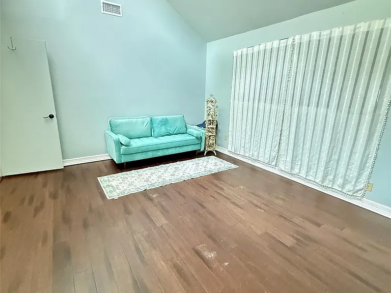 354 S Amherst Dr — Photo 15
