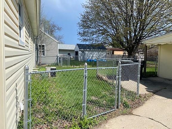 4th image of 1121 Cleveland Street