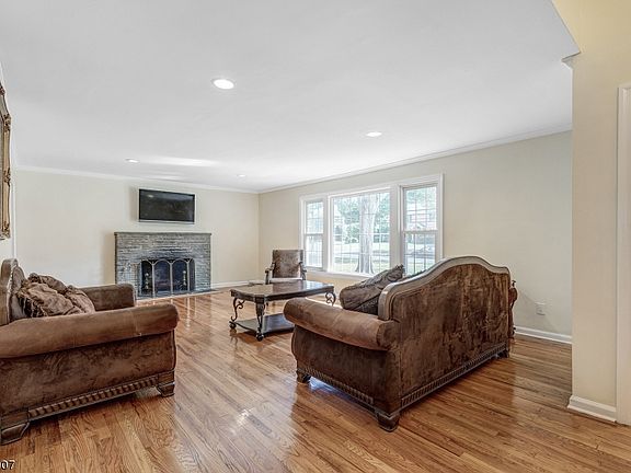 3rd image of 308 Hillside Ave