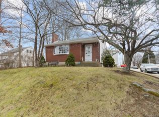 404 Vauxhall St, New London, CT 06320