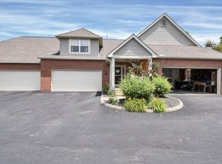 6974 Greensview Village Dr, Canal Winchester, OH 43110