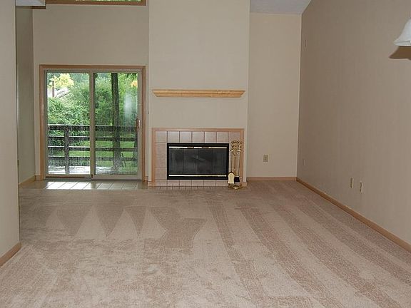 4th image of 165 Larry Ave