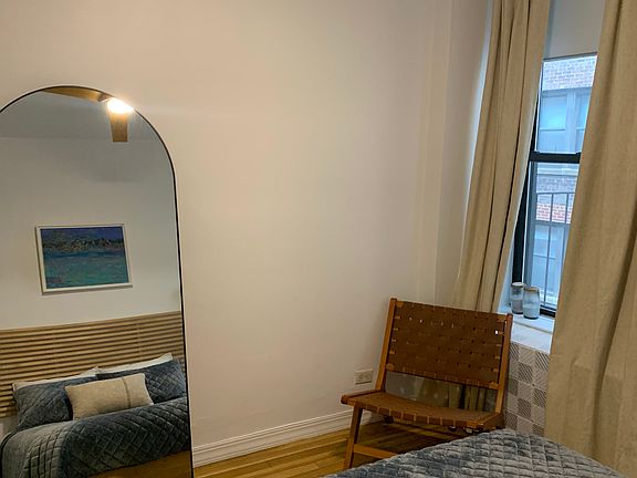 5th image of 148 E 84th St APT 2D