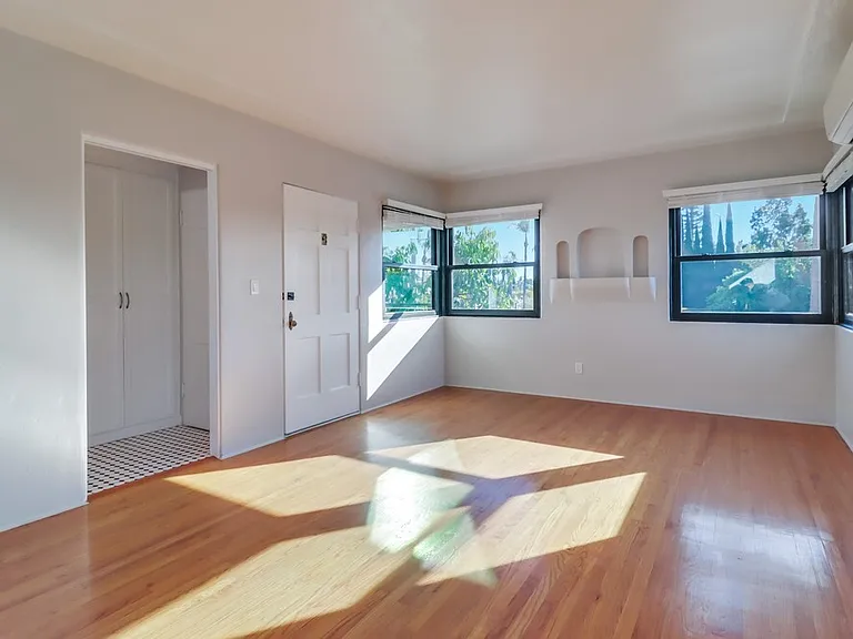 4706 Vista St — Photo 8