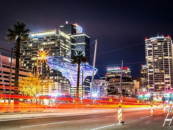 Easy Light Rail and Ride Share Access to Downtown Attractions