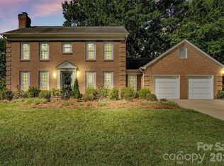 2010 Glendalough Ln, Matthews, NC 28105