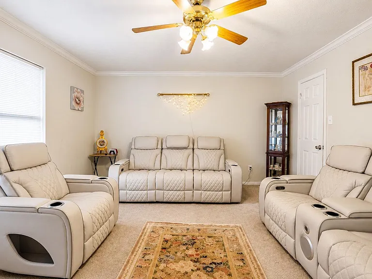210 Windrift Ct — Photo 25