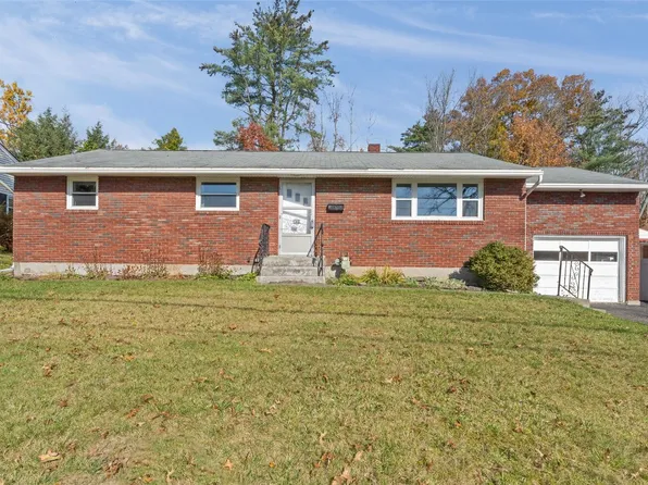 3009 Columbia Dr, Endwell, NY 13760