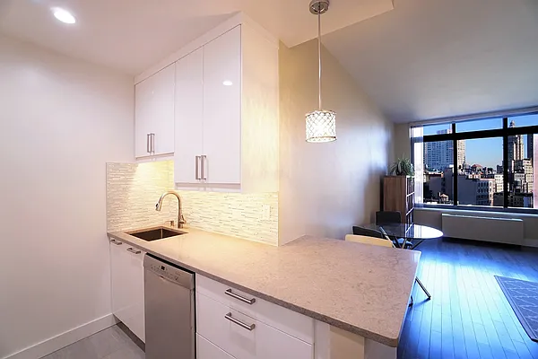 Rented by Renetta Real Estate | media 13