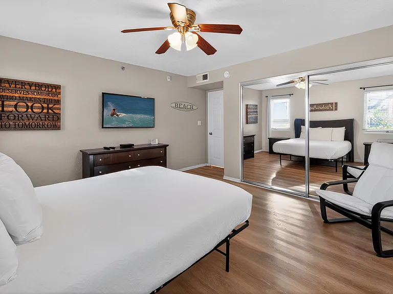 Primary Bedroom / King Bed