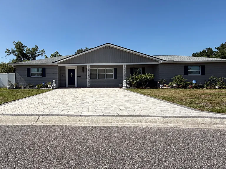 3230 W Grove St — Photo 1