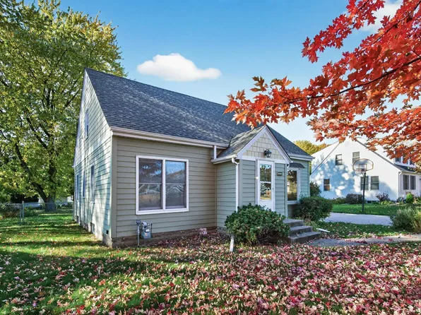 1049 Sterling St N, Maplewood, MN 55119