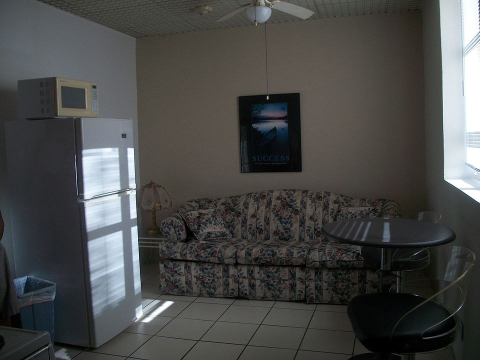 LIVING-KITCHEN