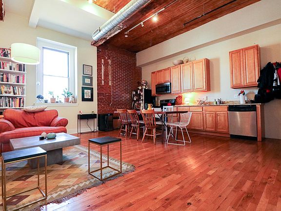 4th image of 21 E Columbia Ave APT 208