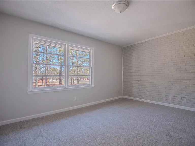 230 W Manchester Rd — Photo 18